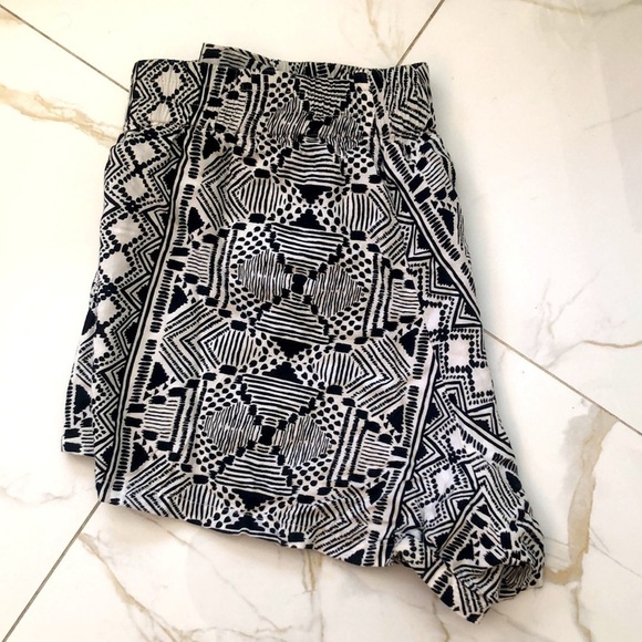 BAND OF GYPSIES Aztec Black And White Print Shorts Size XS - Picture 8 of 9